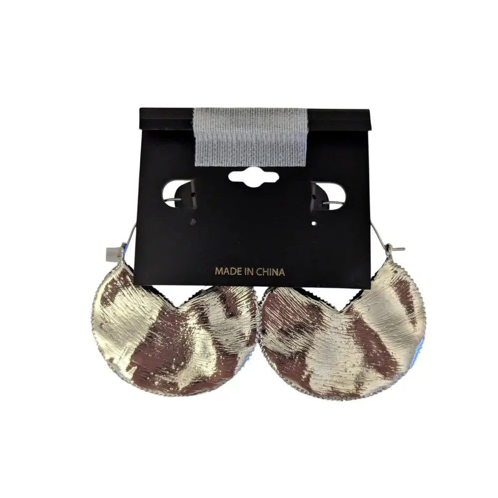 nOir Silver Bevel Hoop Earrings - Picture 4 of 6